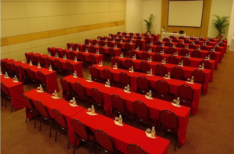 Hotel Atlântico Búzios Convention Extérieur photo A typical conference room
